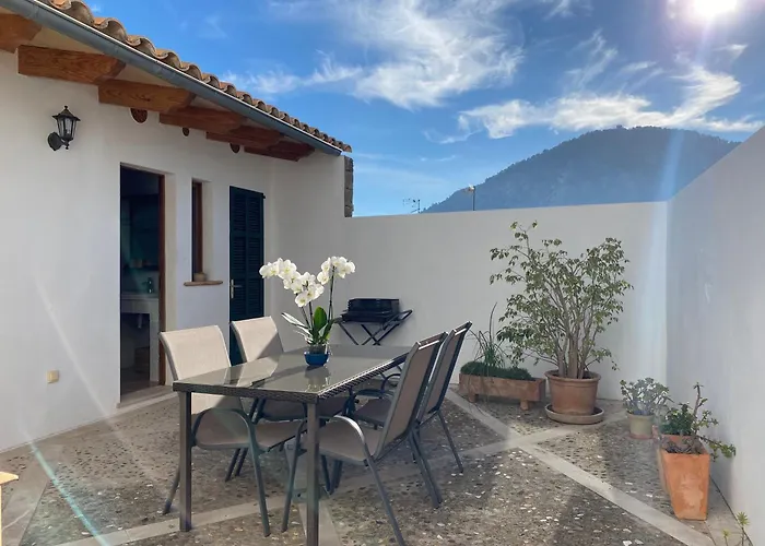 Casa Nuria, Haus Im Zentrum Von Pollensa, 10 Meter Von Der Calvario Treppe Entfernt, Fuer 6 Personen, Mit Wifi Und Klimaanlage,