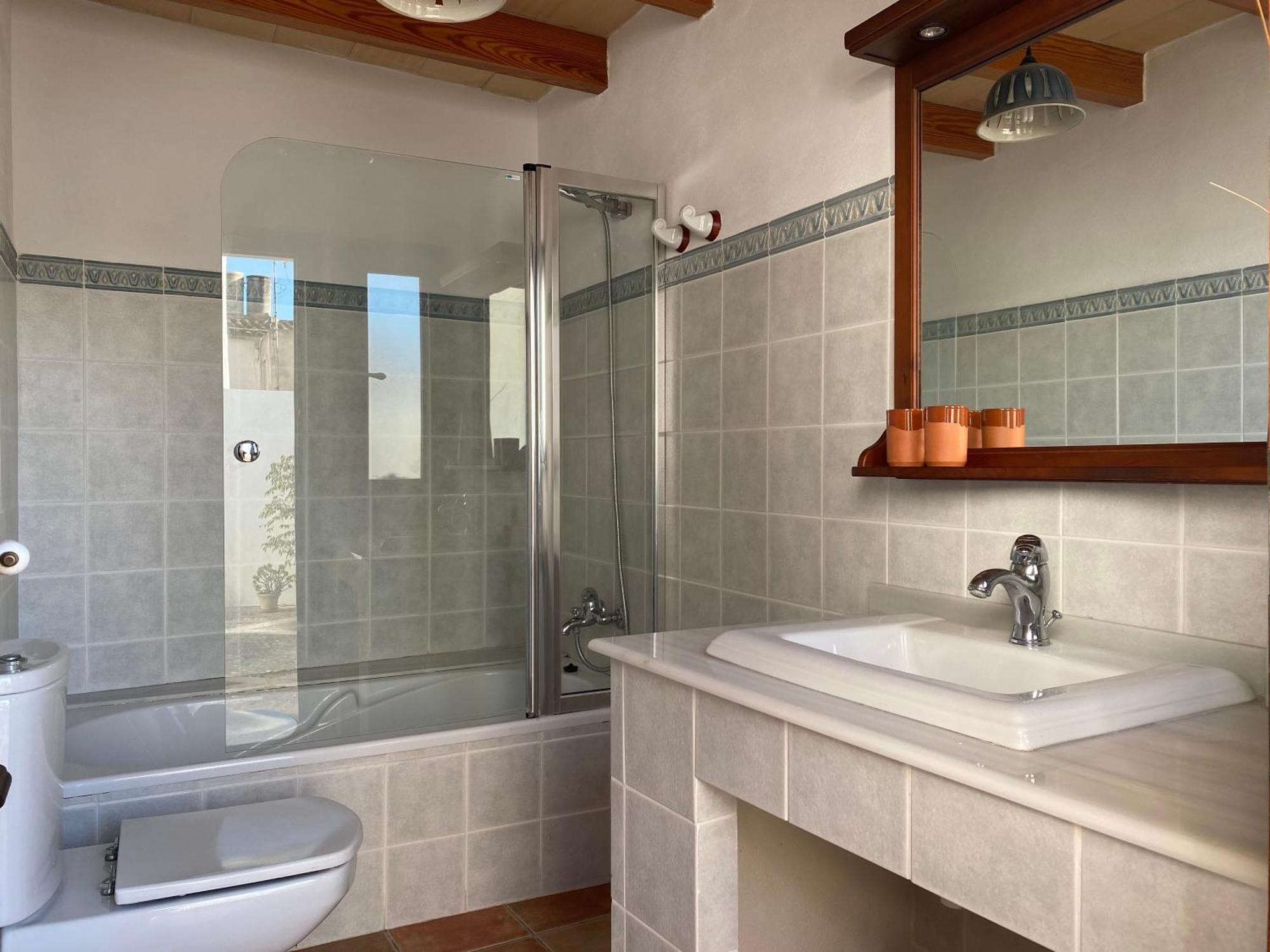 Casa Nuria, Haus Im Zentrum Von Pollensa, 10 Meter Von Der Calvario Treppe Entfernt, Fuer 6 Personen, Mit Wifi Und Klimaanlage,